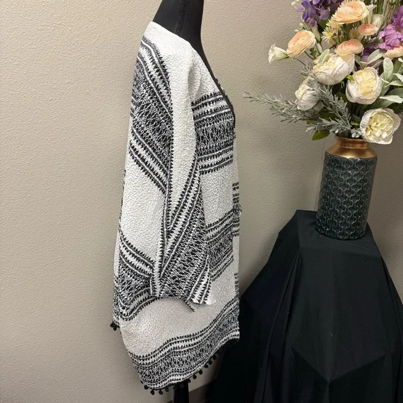 Catherines 3X 26/28W Black White Textured Open Front Kimono Cardigan Wrap - Picture 4 of 7